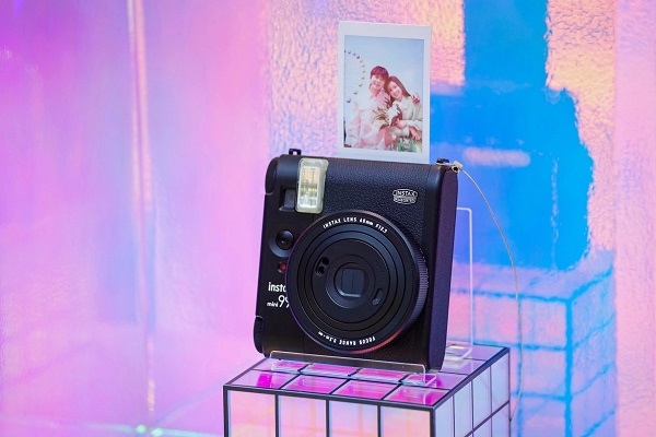 instax mini 99“灼灼流光”礼盒惊喜上市，与光影邂逅，定格瞬时浪漫